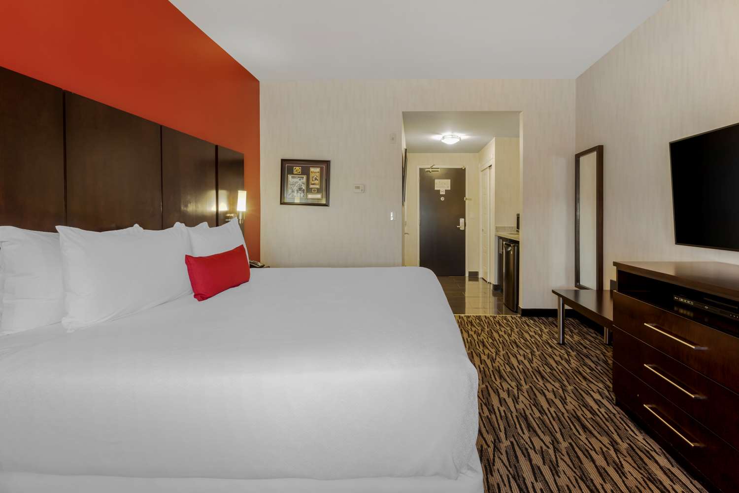 Suite, King Bed, Sofa, Kitchenette