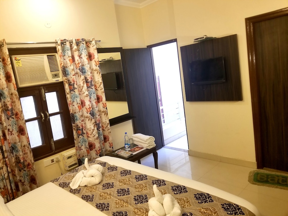 HOTEL KRISHNAS 50/59