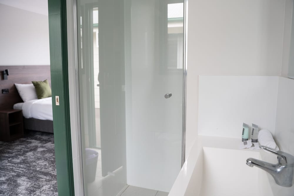 Wallaby Hotel 31/34