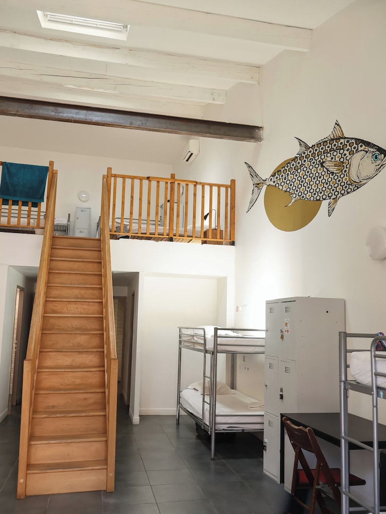 MIXED DORM, 16 BEDS, PRIVATE BATHROOM
