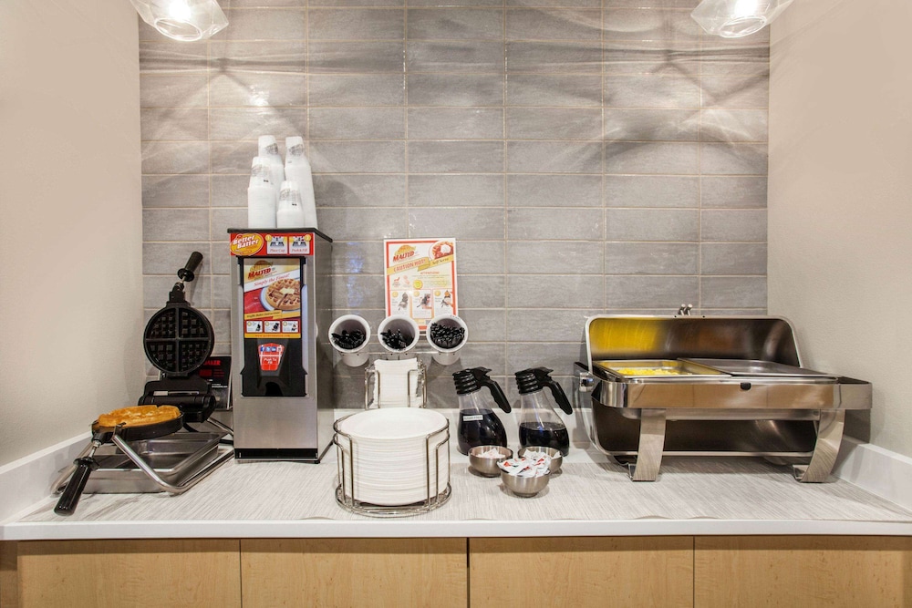 La Quinta Inn & Suites by Wyndham Madera 24/28