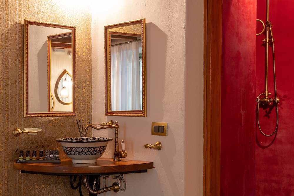 SPERVERI BOUTIQUE HOTEL 45/77