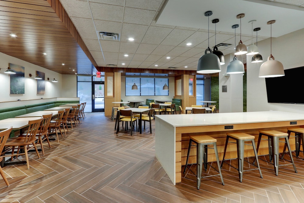 Fairfield Inn & Suites by Marriott Asheville Weaverville 37/44
