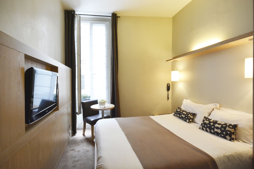 ROOM, DOUBLE BED
