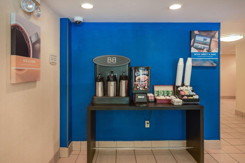 Motel6 Milford, CT 44/74