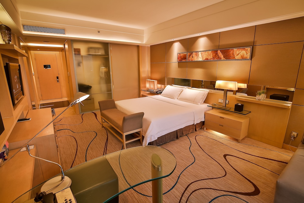 Royal Garden Hotel 33/69