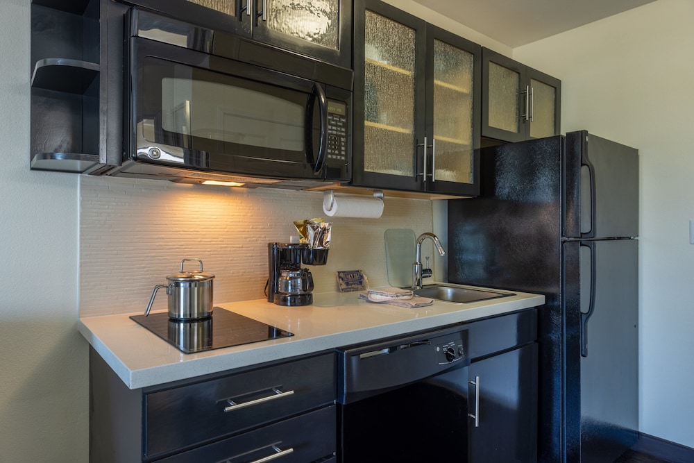 Candlewood Suites Springfield South 42/43