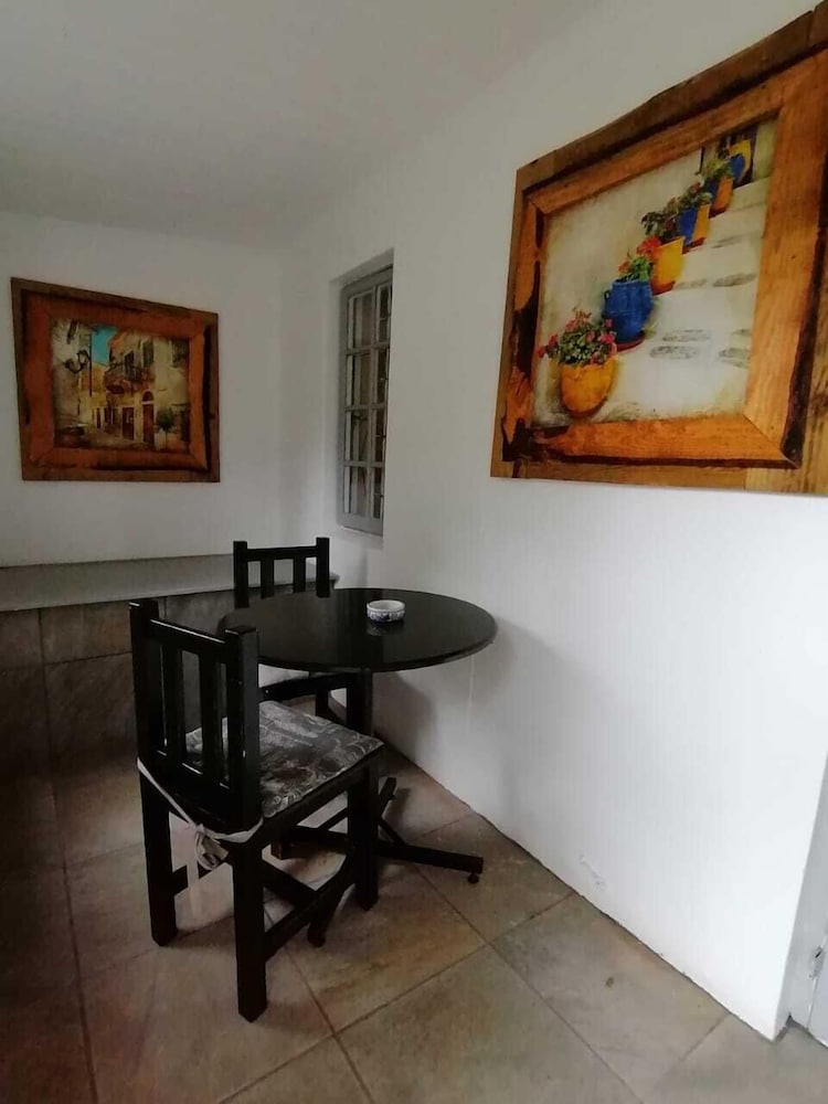 Fiore Guest Accommodation 40/50