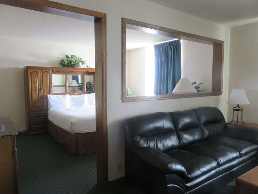 Baymont By Wyndham Fargo 25/50