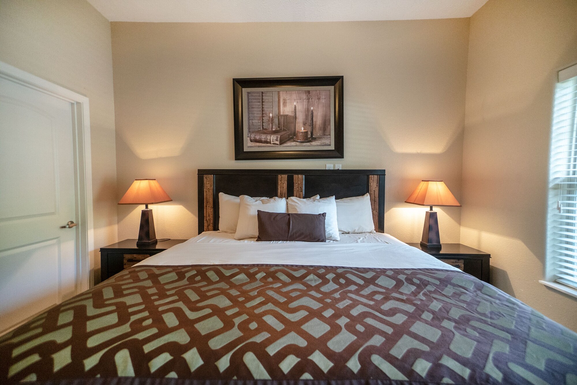 4 Bedrooms, Condo, Panoramic, King Bed, 3 Queen Beds, Lake Side, Lake View, Sofa