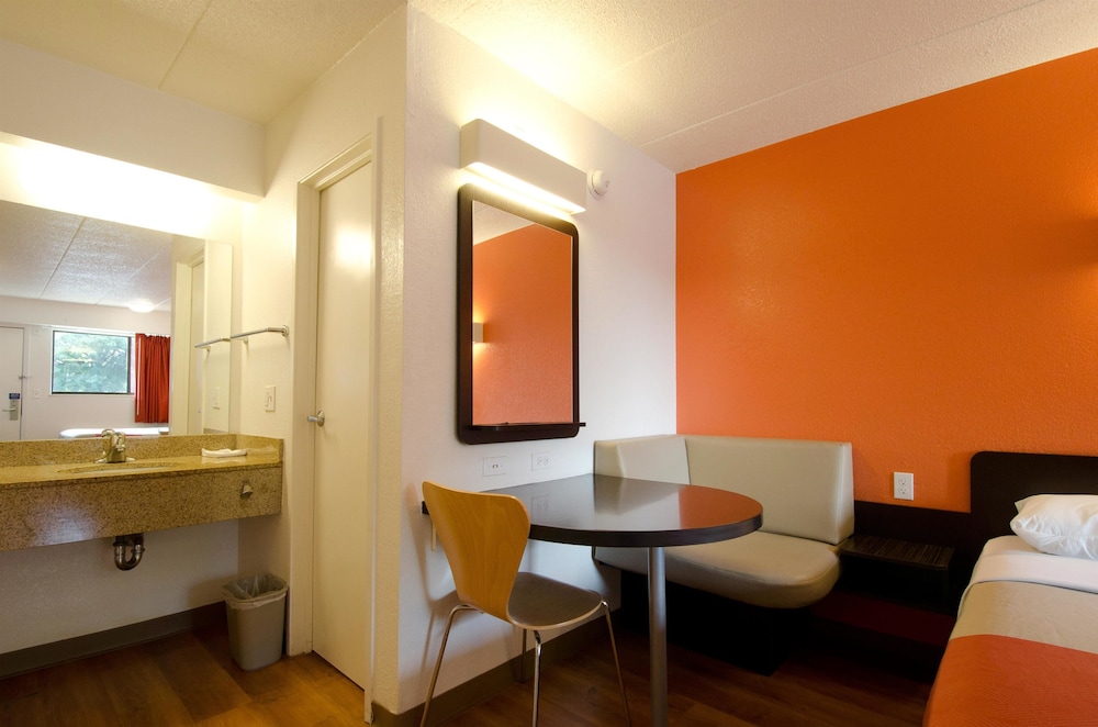 Motel6 Gaithersburg, DC - Washington 34/34