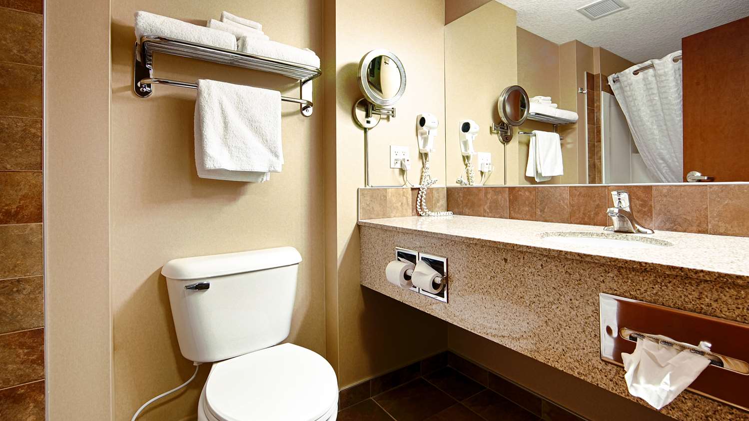 غرفة بسرير كينج بحوض جاكوزي، Best Western Diamond Inn 3/4