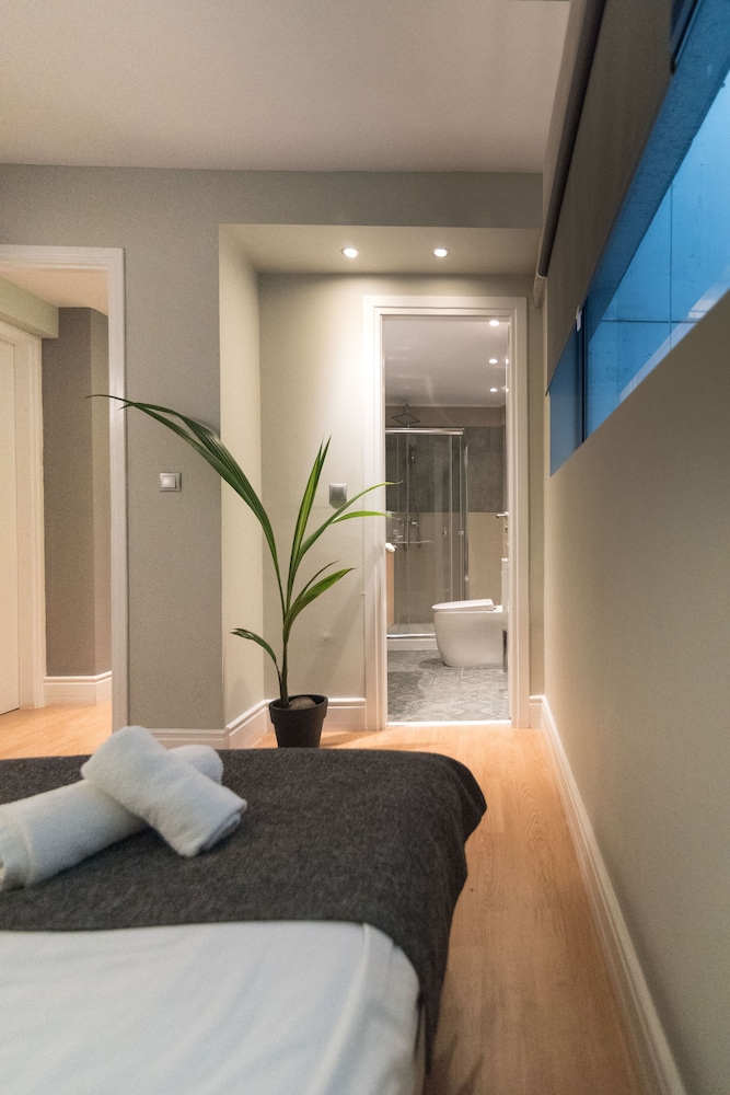 47 Luxury Suites 23/73