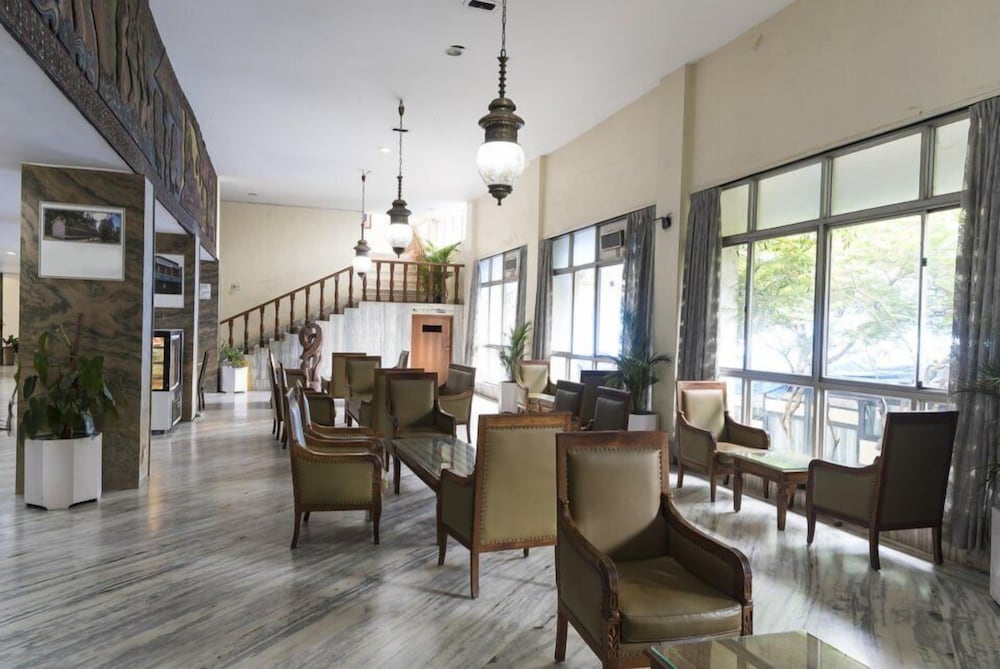 WOODLANDS HOTEL 42/50