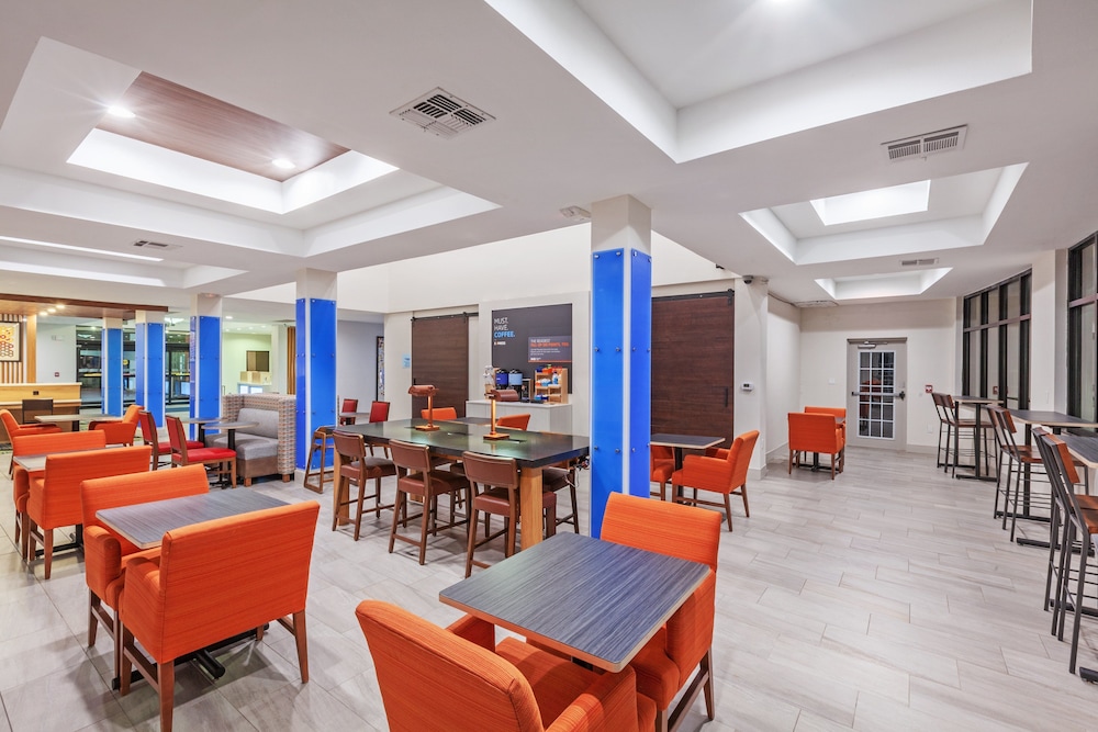 Holiday Inn Express Hotel Suites Orange 56/70