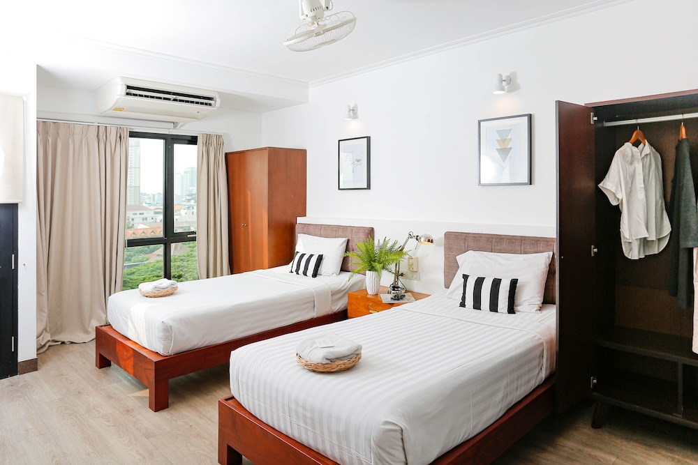 SUPERIOR, TWIN BEDS, GARDEN VIEW