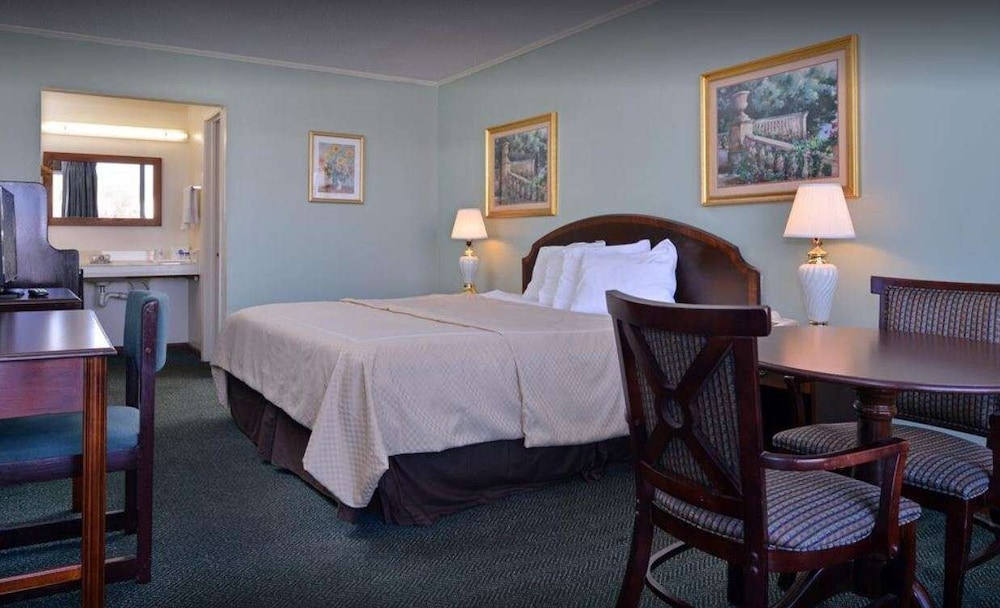 Super 8 by Wyndham Lumberton NC 5/15