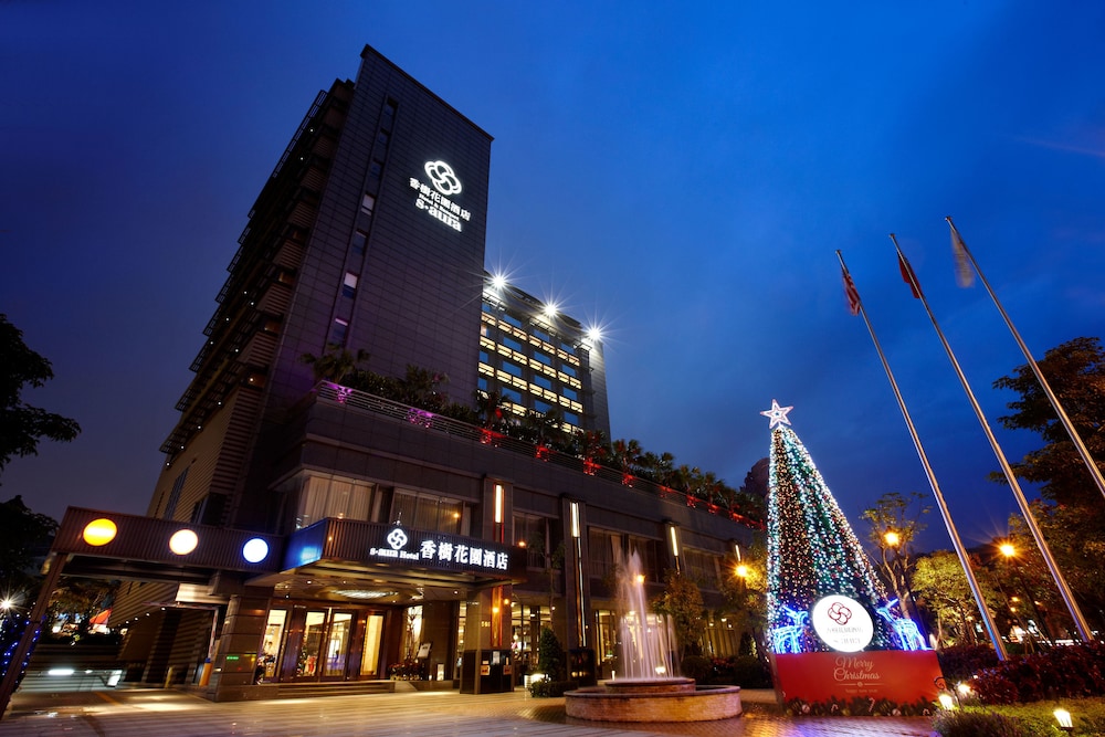 S Aura Hotel 2/50