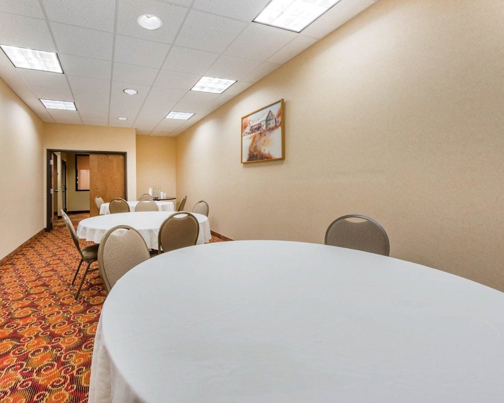 Comfort Suites Altoona North 12/32
