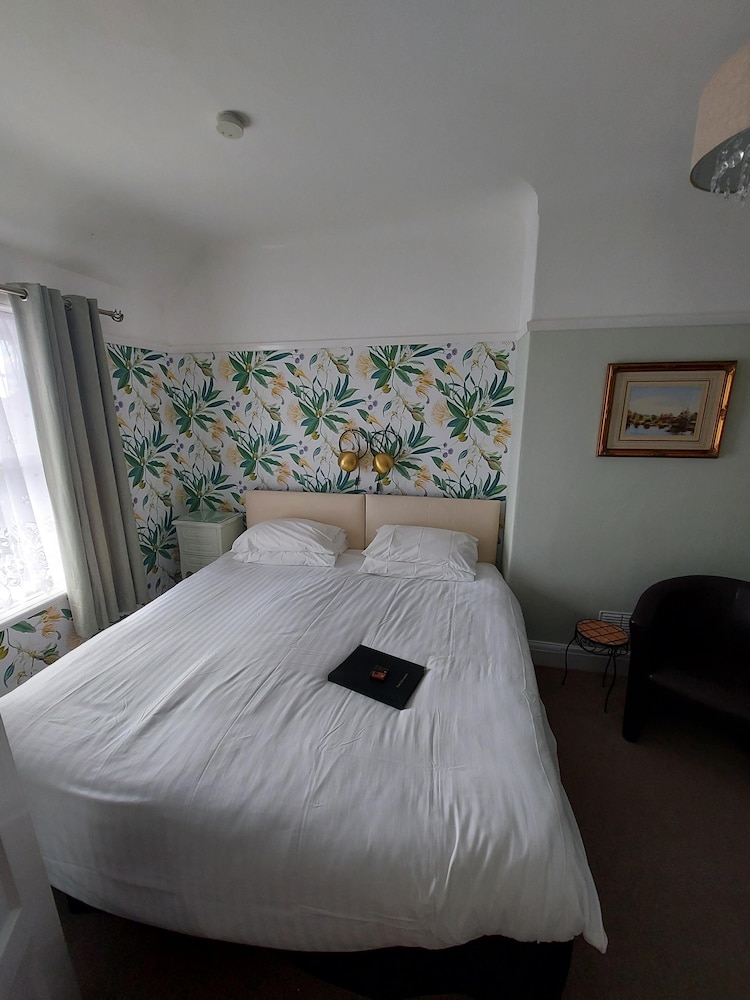 The Hilary Guest House 5/43