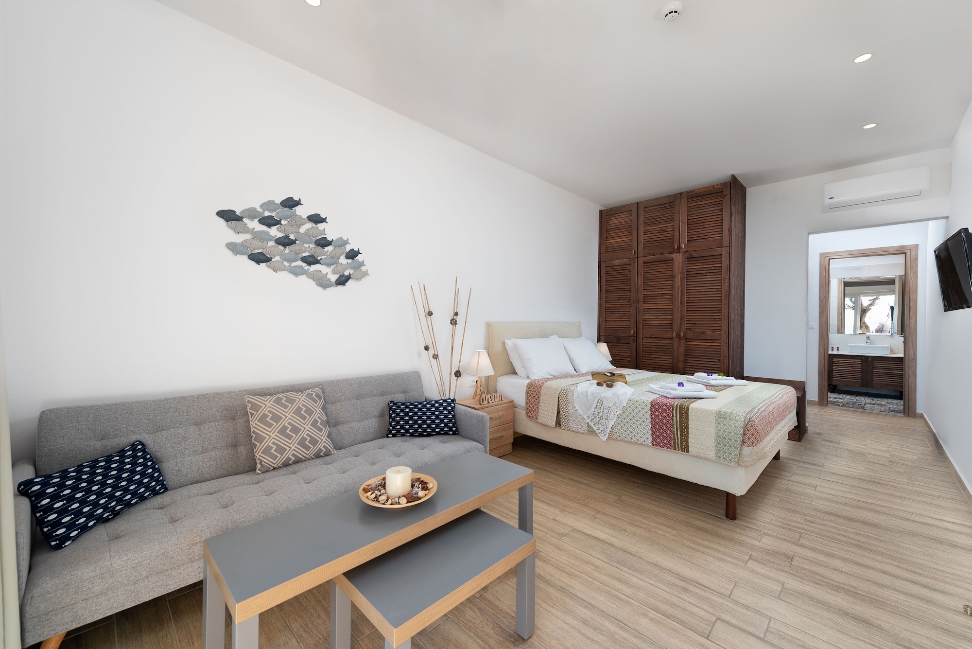 DELUXE, STUDIO, SUITE, QUEEN BED, BEACH VIEW