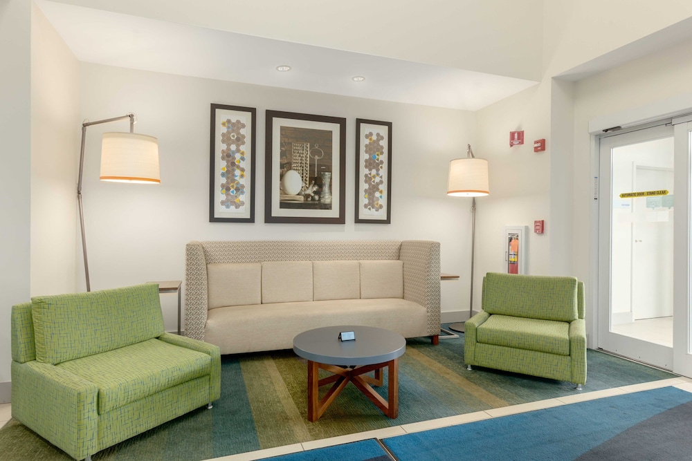 Holiday Inn Express Hotel and Suites Binghamton University-Vestal 34/52