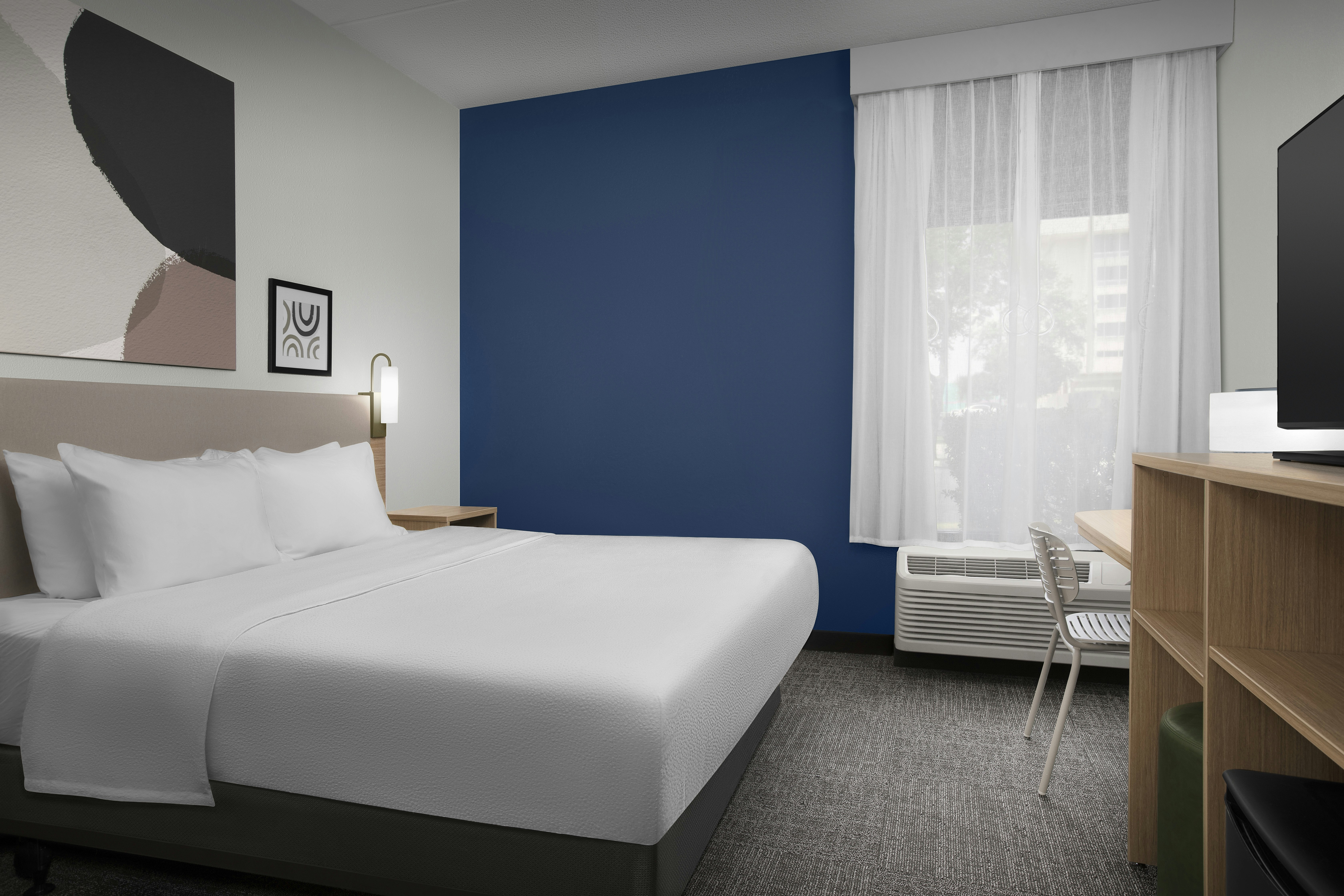 ROOM, KING BED, ACCESSIBLE