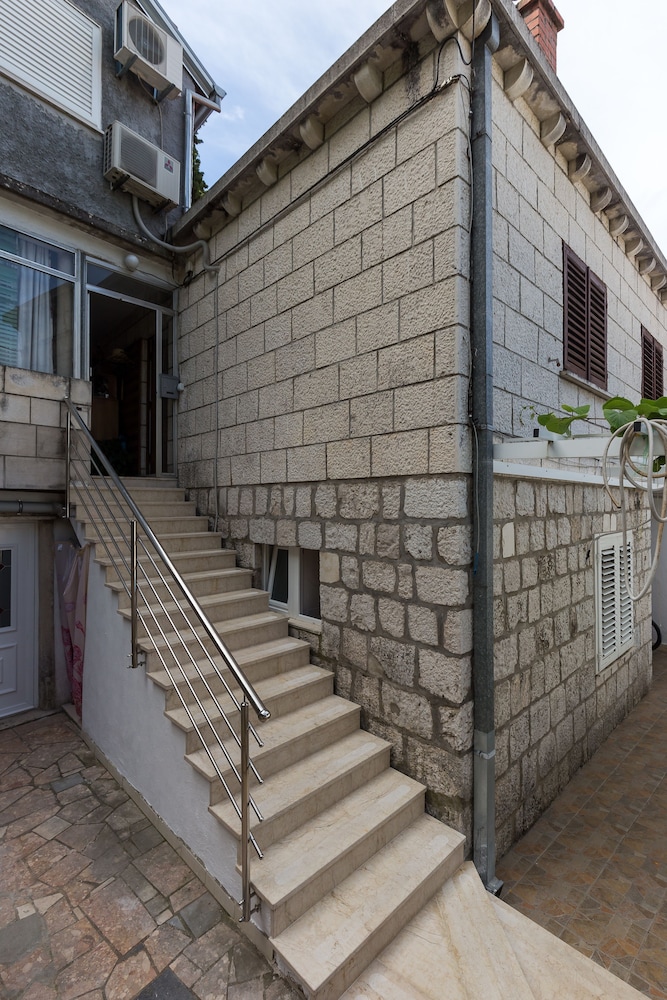 Guest House Kusalo 55/67