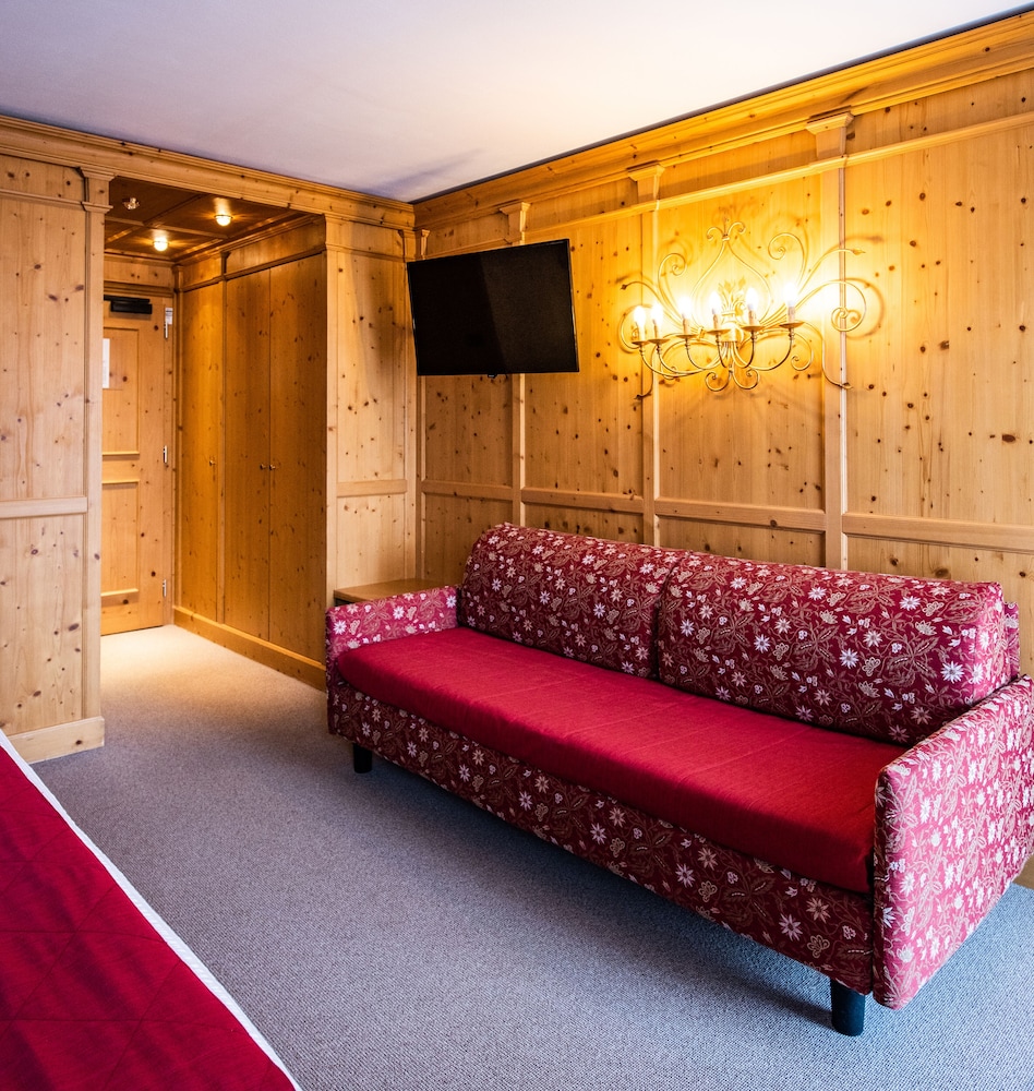 Hotel Antares 36/70