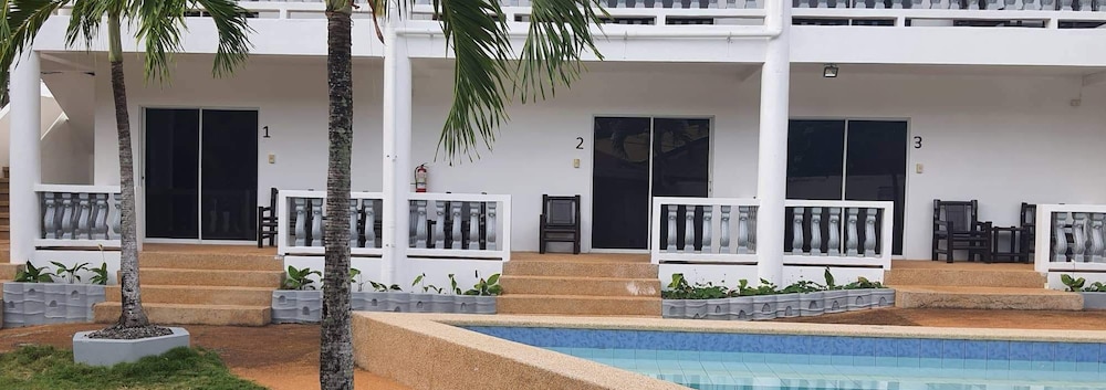Conrada's Place Hotel And Resort 13/67