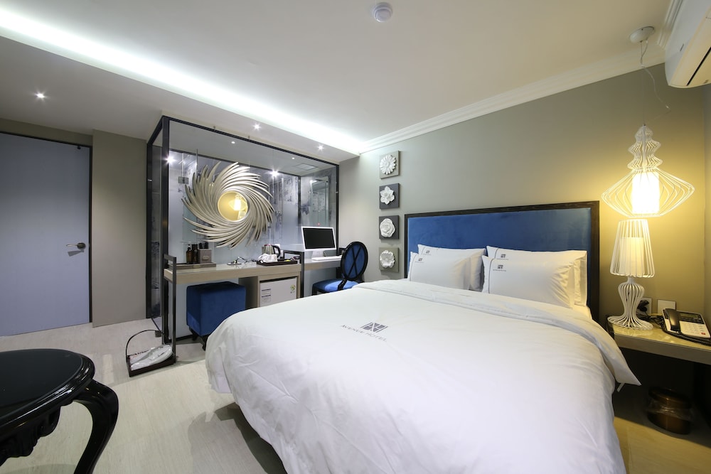 Avenue Hotel 20/41