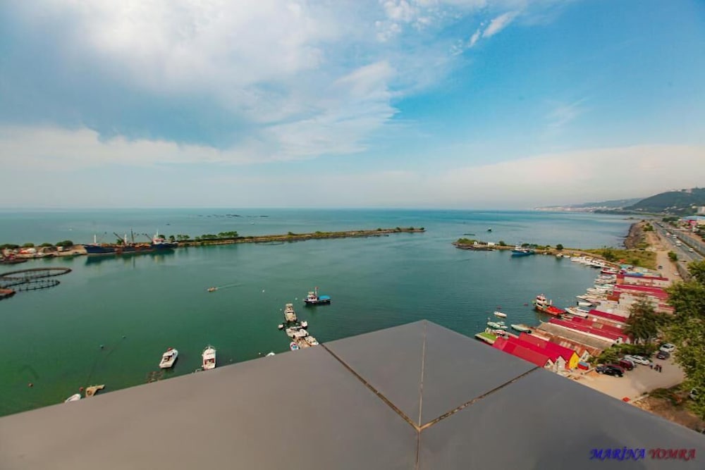 Marina Green Suite Hotel 40/41