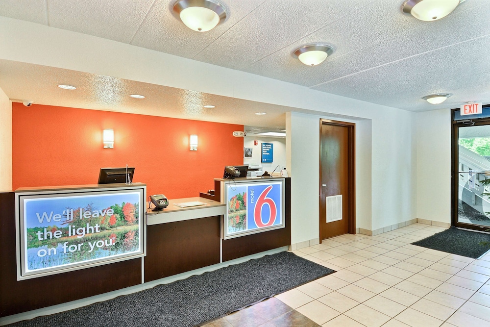 Lobby at Motel6 Nashua, NH - South, NASHUA - NH