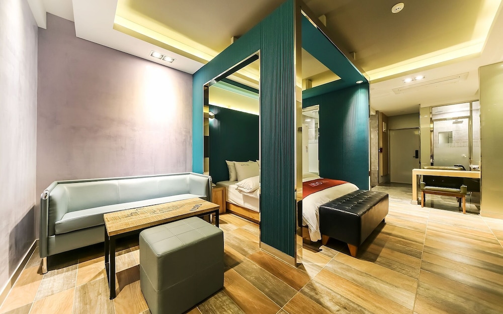 Yeongju Hotel 28/35