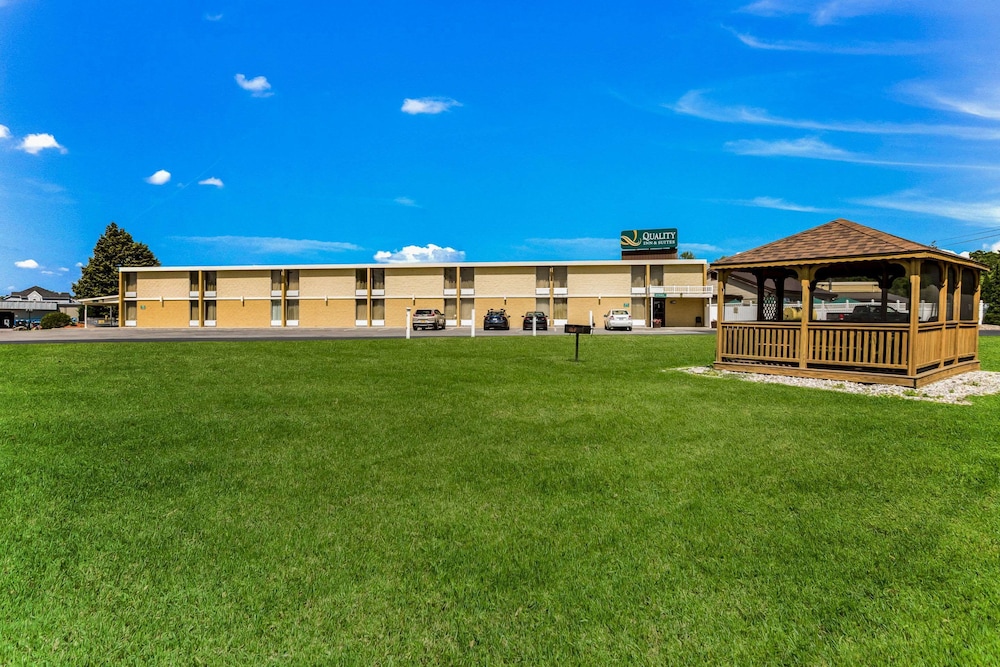Quality Inn & Suites Plattsburgh in PLATTSBURGH - NY