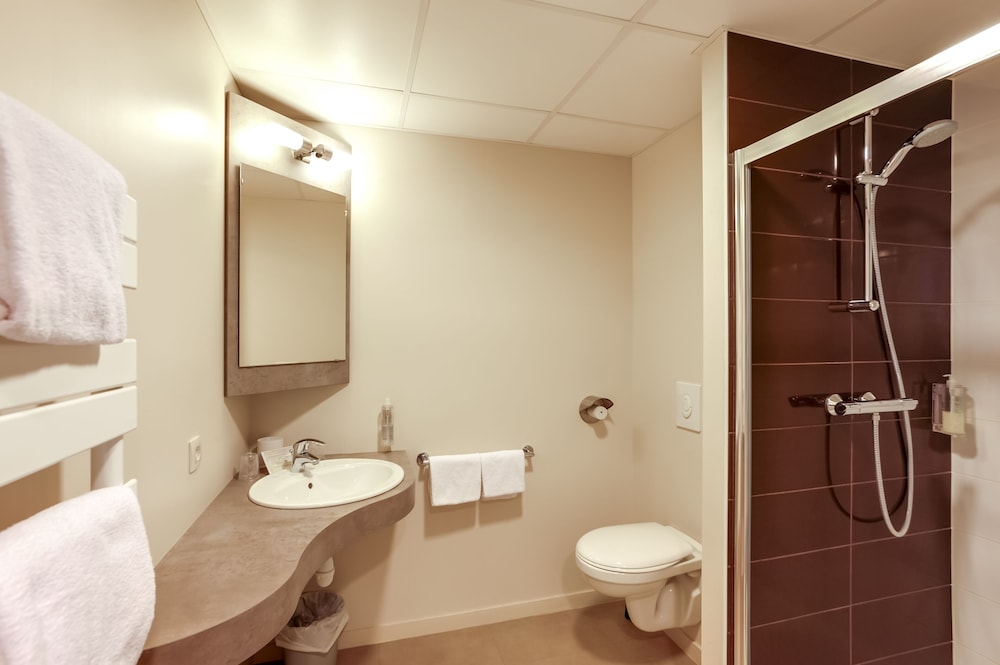 Brit Hotel Binic 8/60