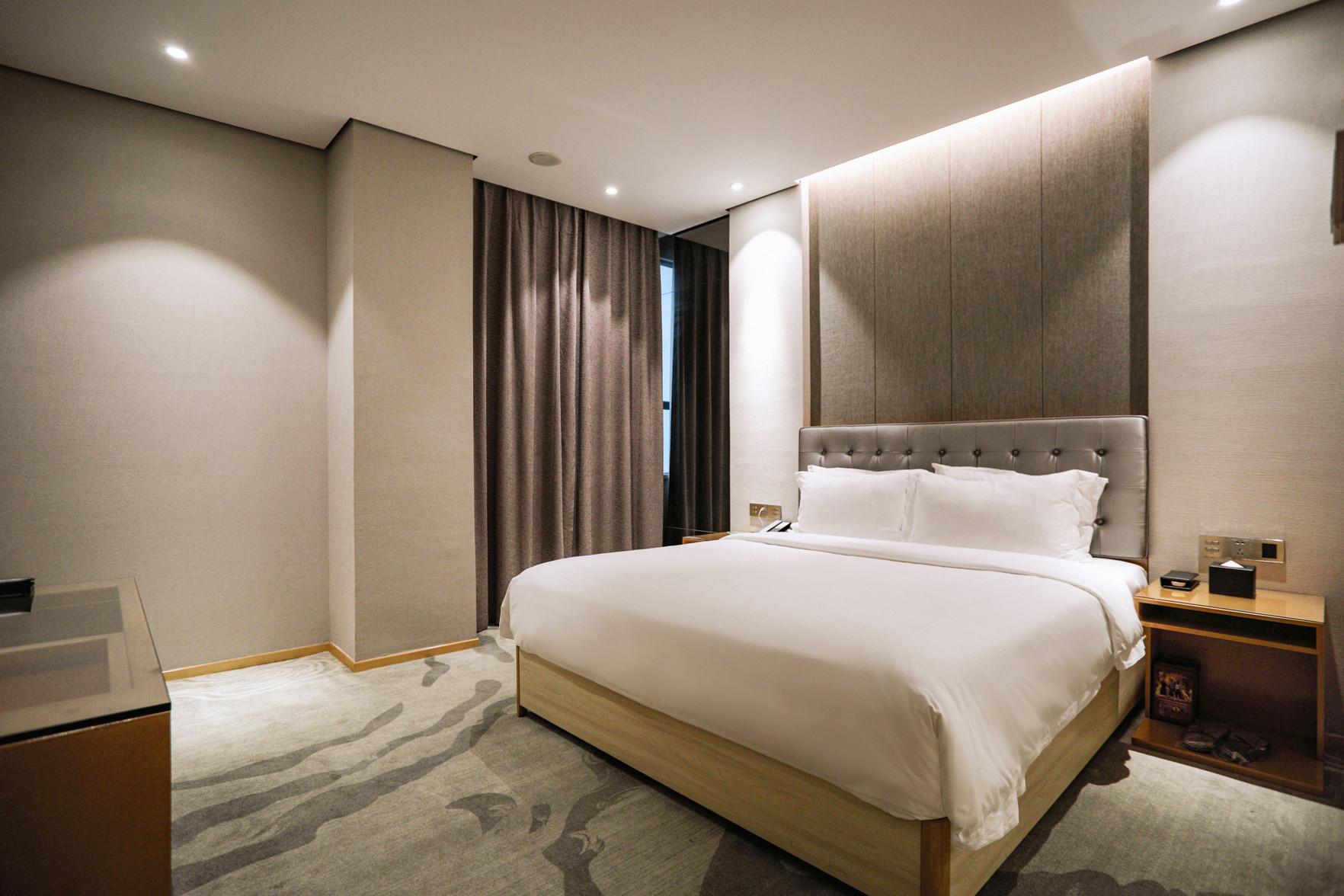 Deluxe, King Bed