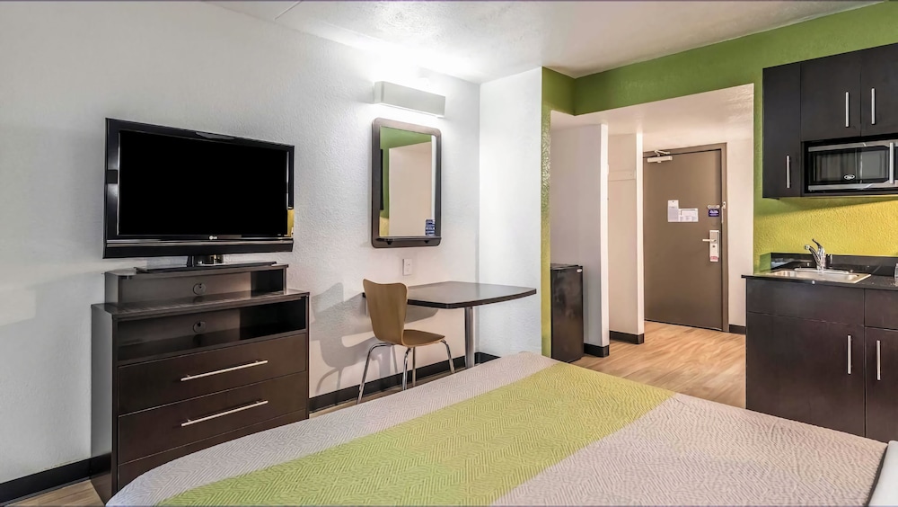 Studio6 Indianapolis, IN 47/61