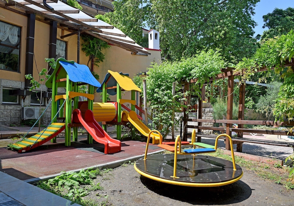Estreya Park 46/50