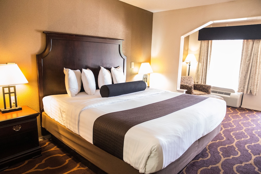 Mockingbird Inn Suites 33/49
