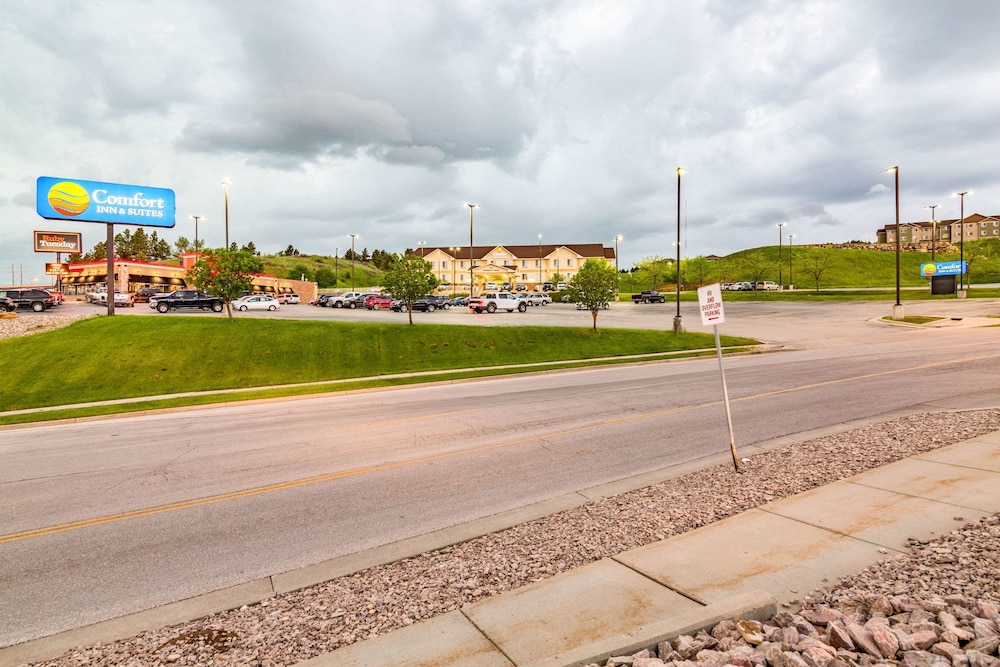 Comfort Inn & Suites Rapid City South - Mt Rushmore Gateway 61/66