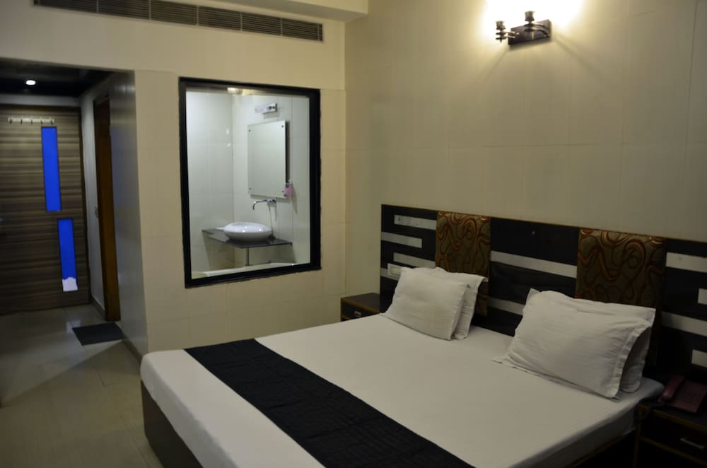 Hotel Citi Heights 27/41