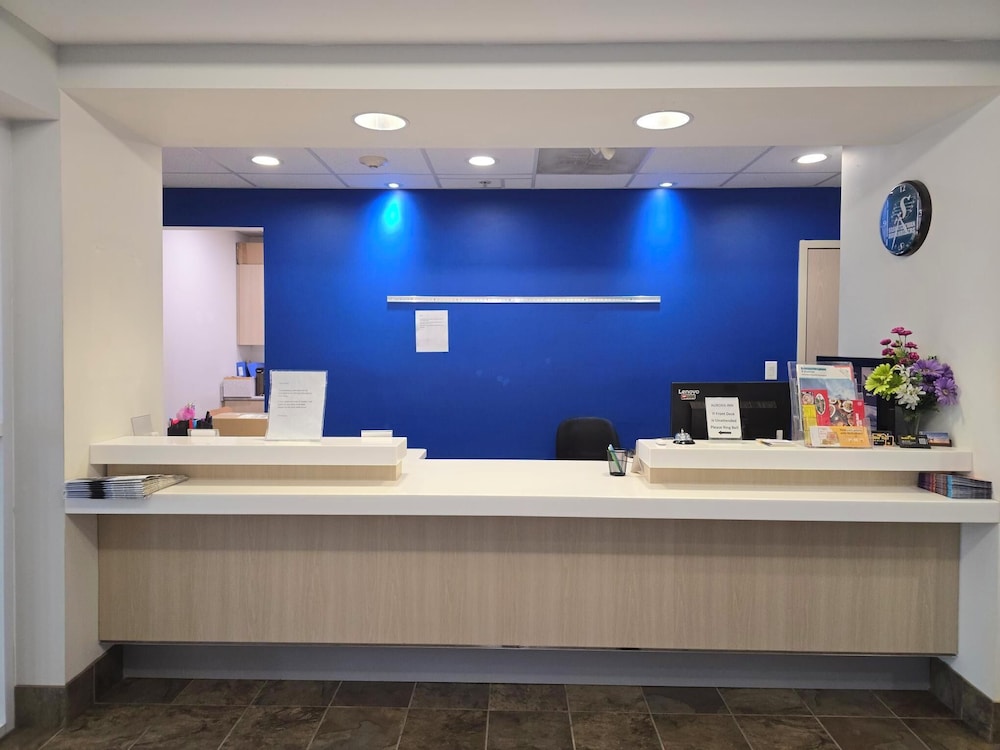 Super 8 by Wyndham Estevan 10/47