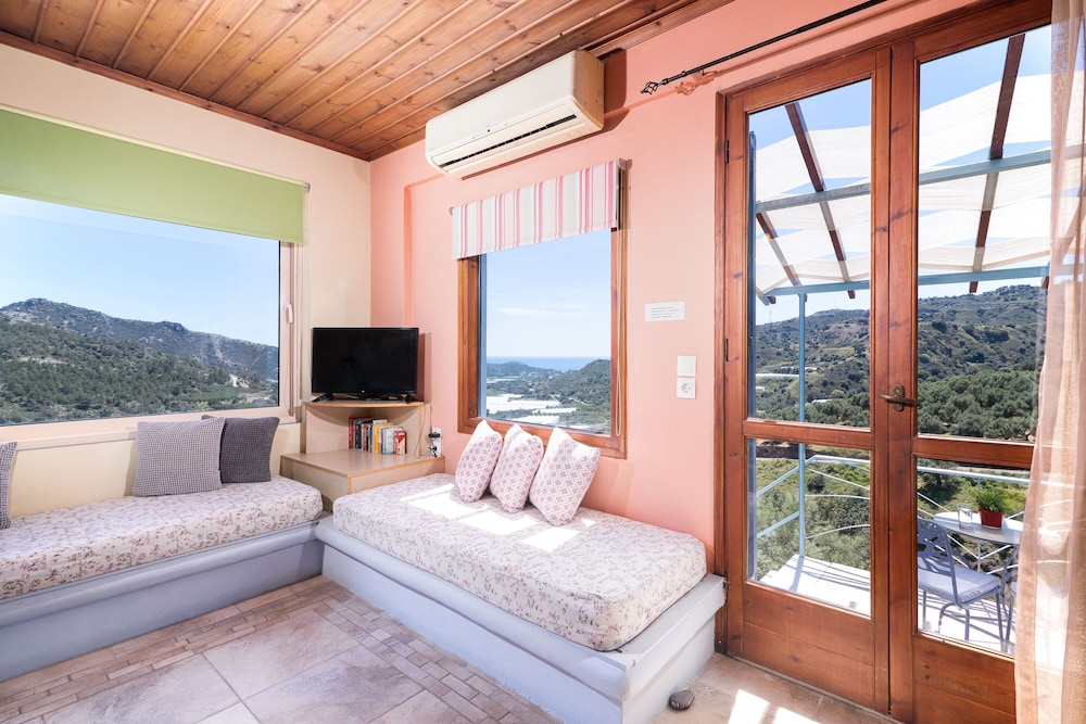 Sarakinas Residences [VR] 24/50