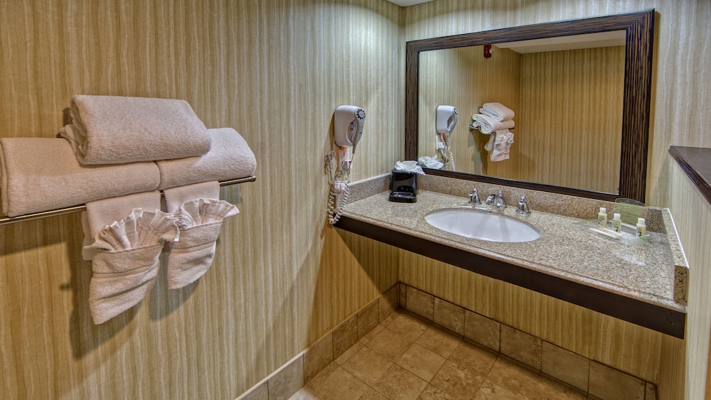 Clarion Hotel & Suites Conference Center Memphis Airport 29/31