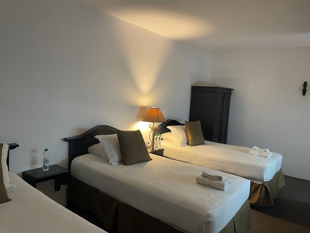 1 BEDROOM, EXECUTIVE, TRIPLE, COURTYARD VIEW