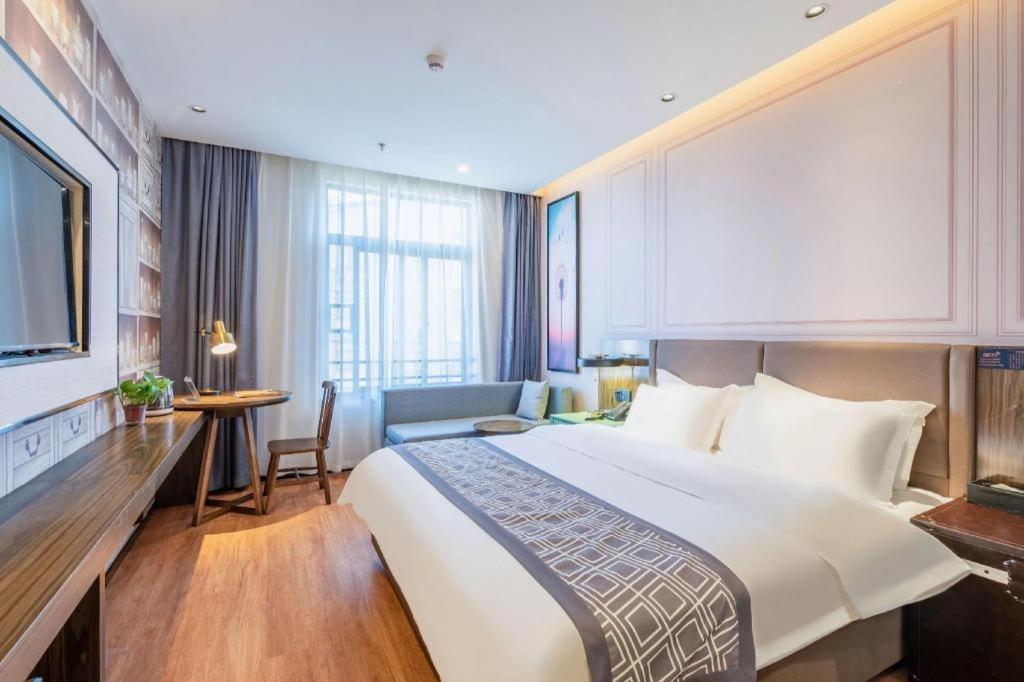 Gem Anqing Wangjiang County Central Mall Fengqi Road Hotel 32/58