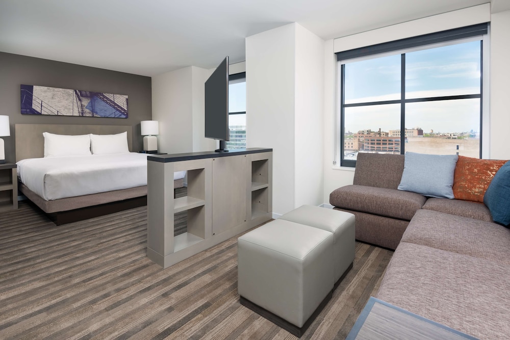SUITE, KING BED, KITCHEN, HIGH FLOOR