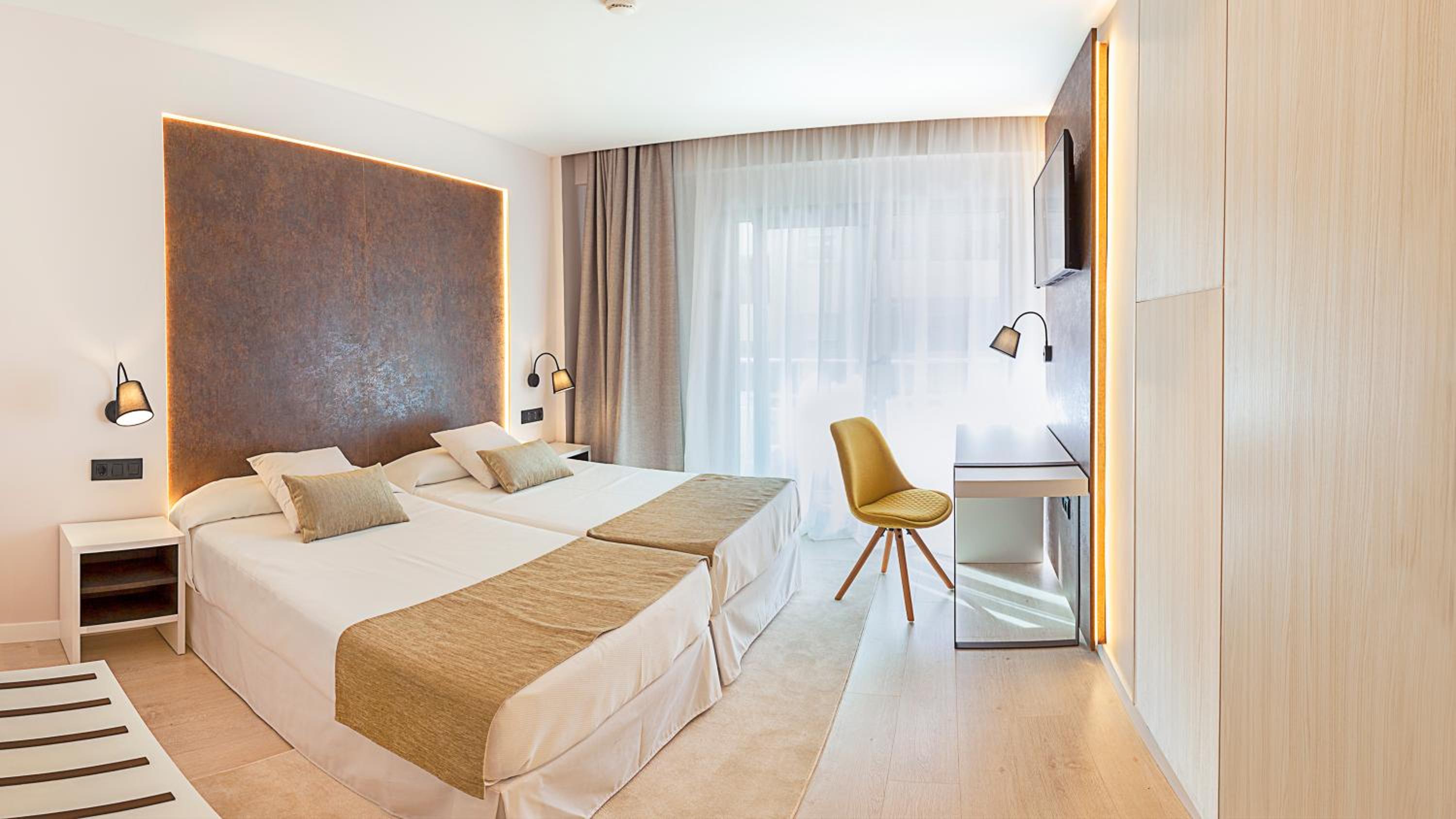 Standard, Twin Beds