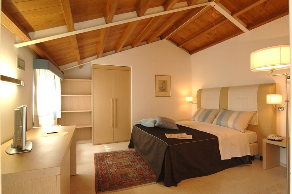 Grand Hotel Angiolieri 36/95
